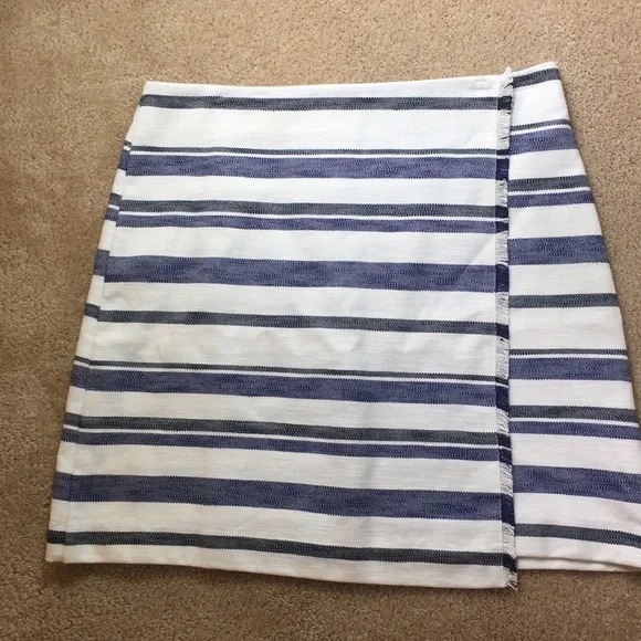 🔥 Loft Cream & Blue Striped Skirt - 2 - Picture 2 of 6